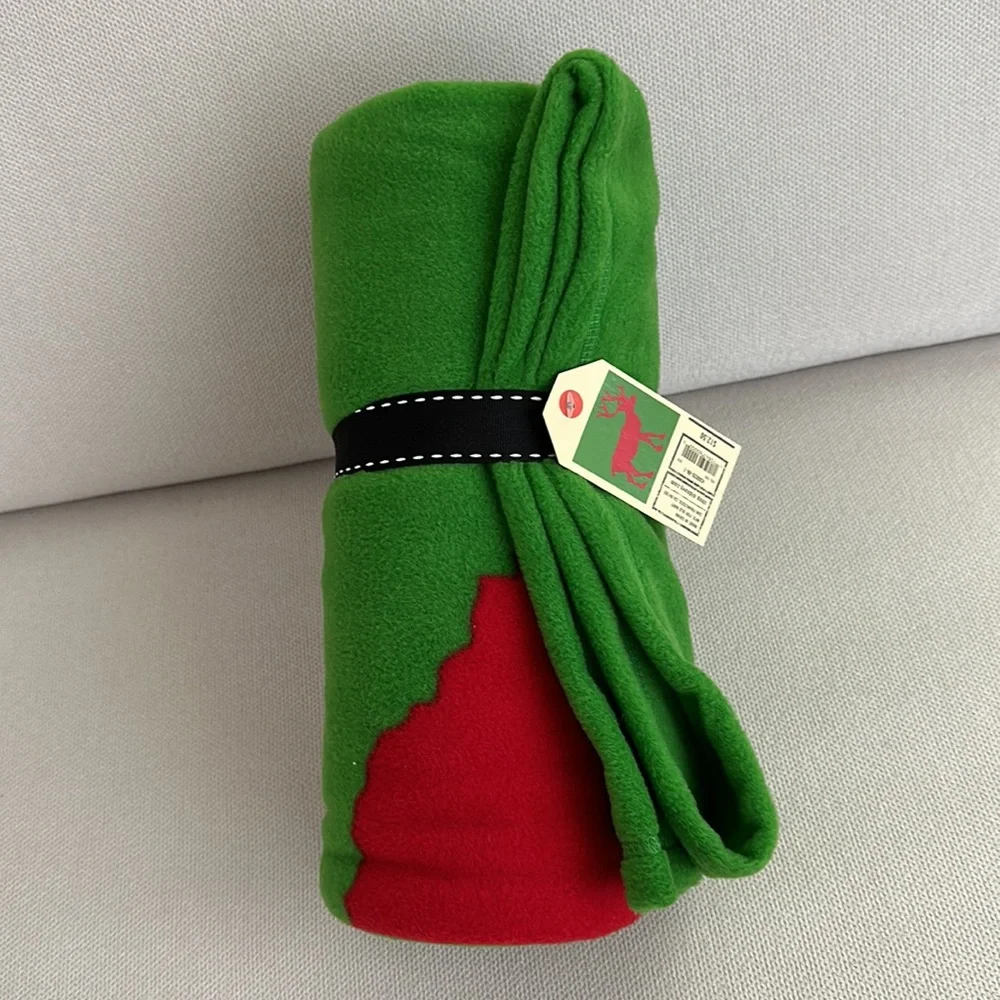 OLD NAVY HOLIDAY FLEECE BLANKET GREEN WITH PINK REINDEER NEW 57” x 54”